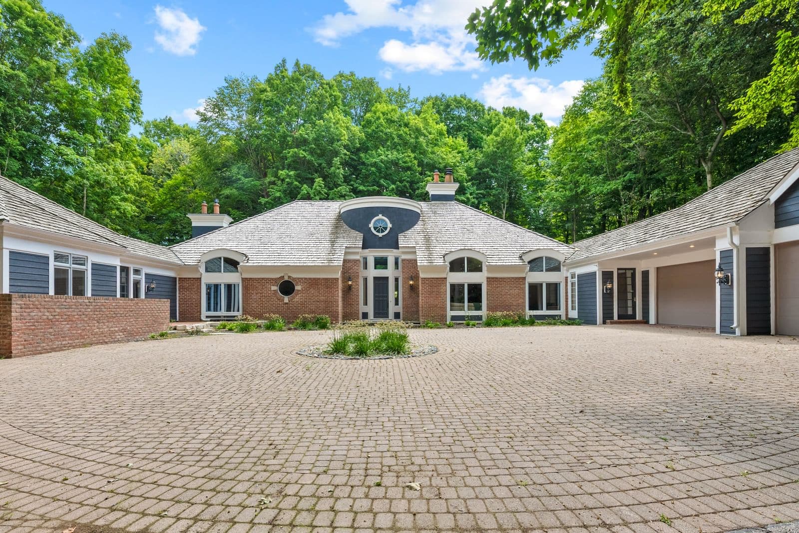 889 Horns Corners Rd