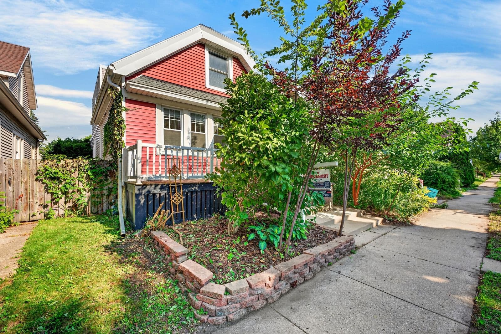 Photo 4 of 2650 Fratney St