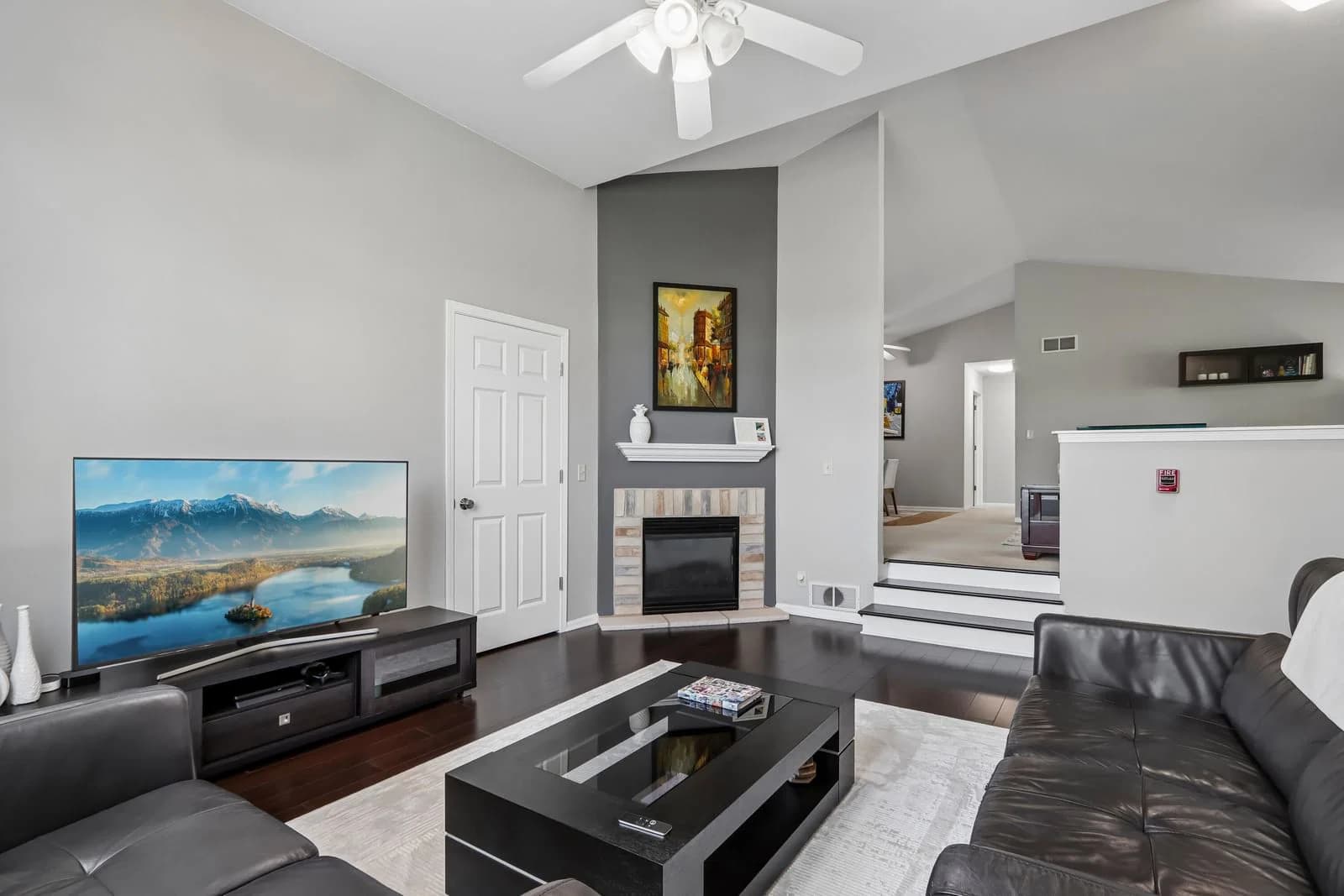 Photo 4 of 6877 Rolling Meadows Ct
