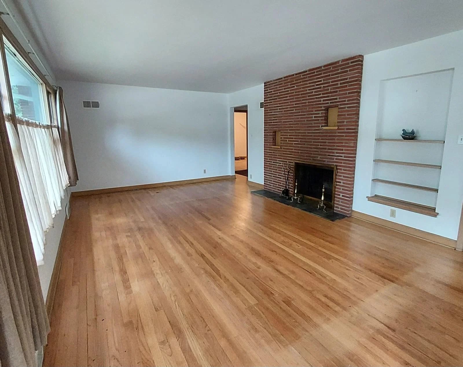 Photo 4 of 700 Chateau Pl