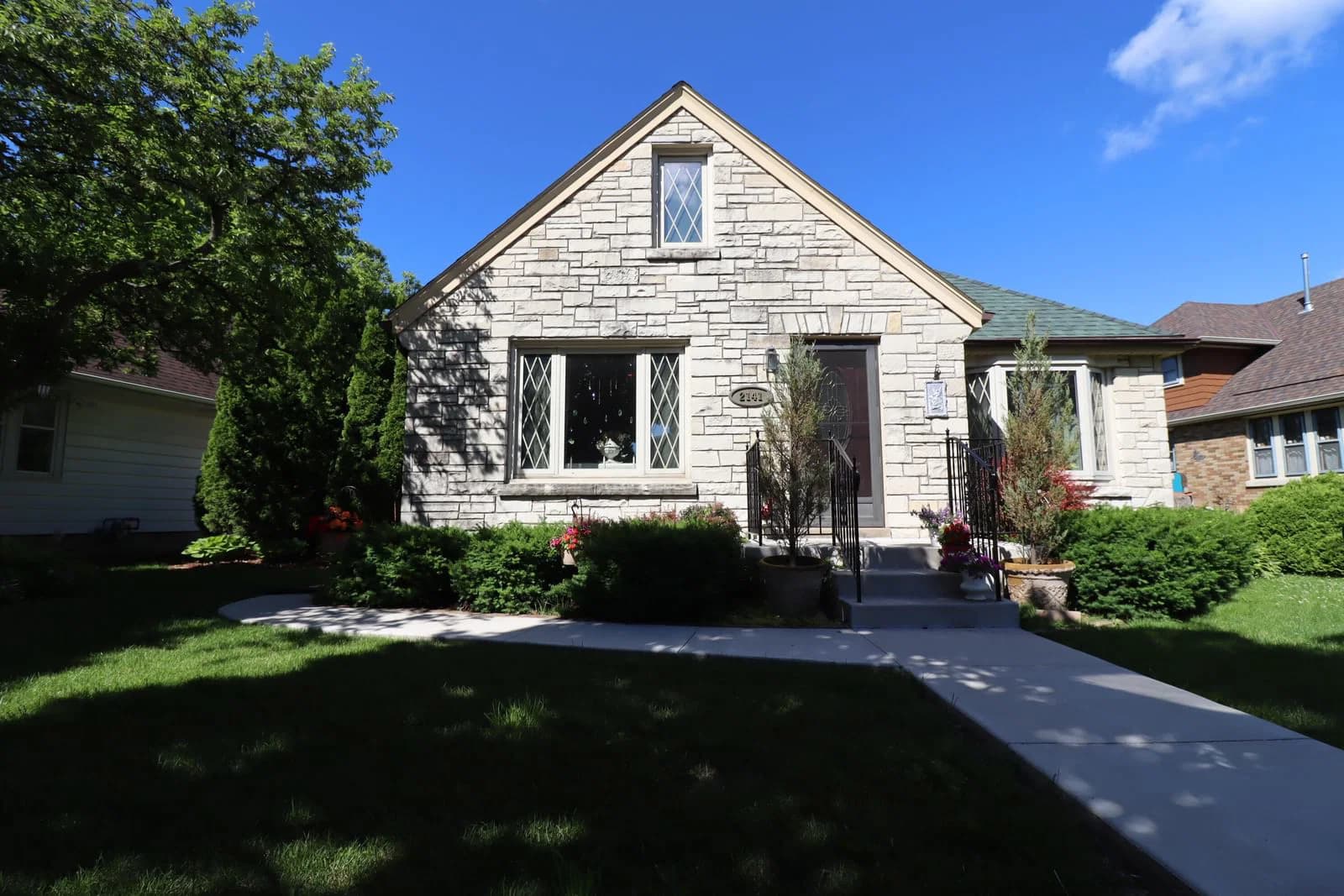 2141 Livingston Ter