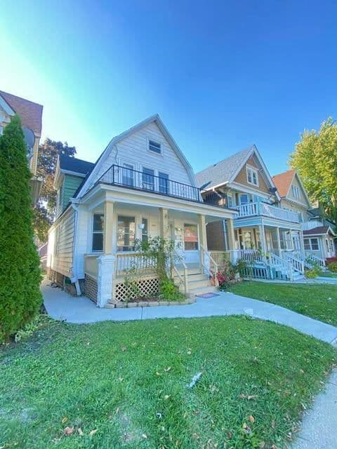 1009 35th, Milwaukee, WI