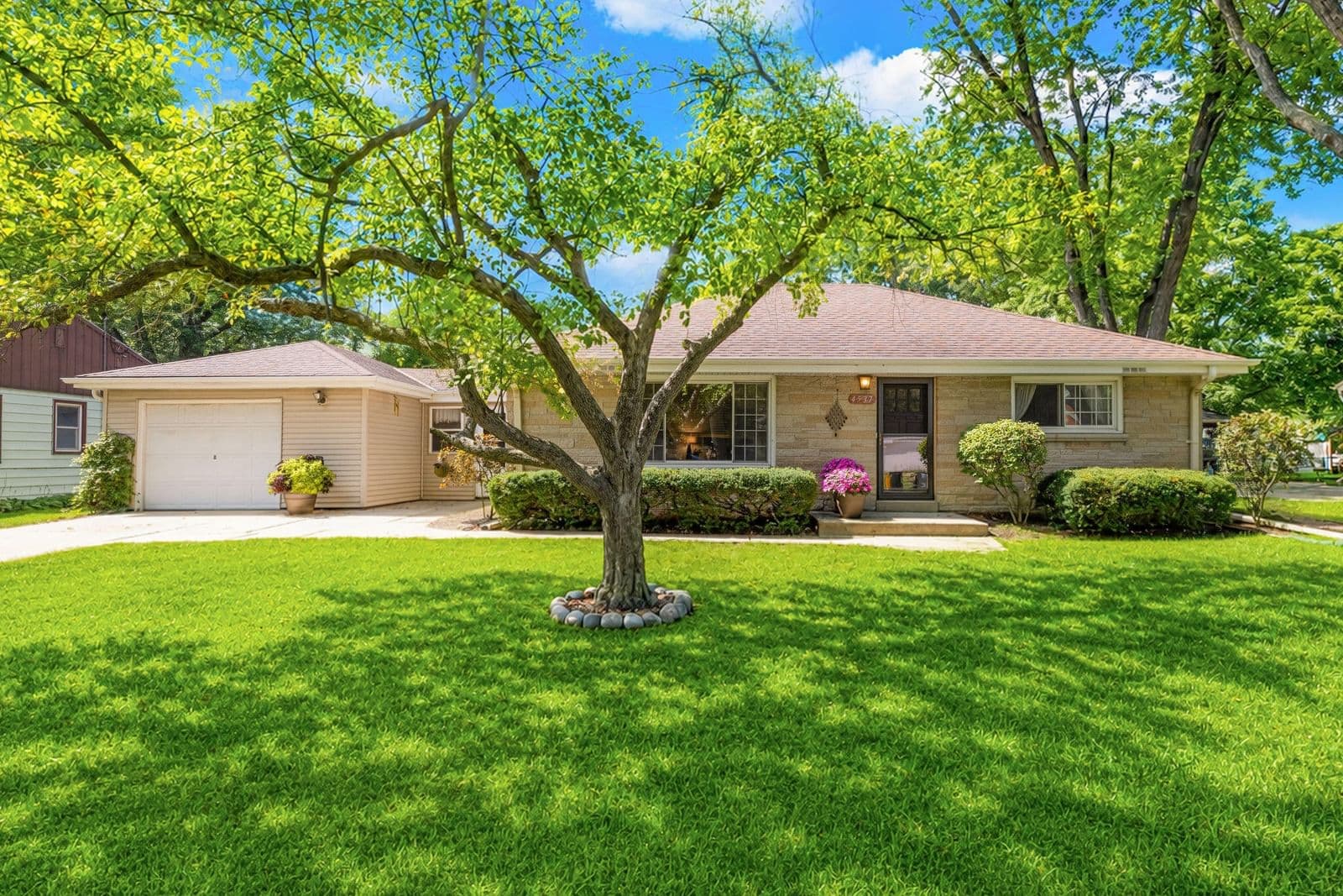 4537 101st, Wauwatosa, WI