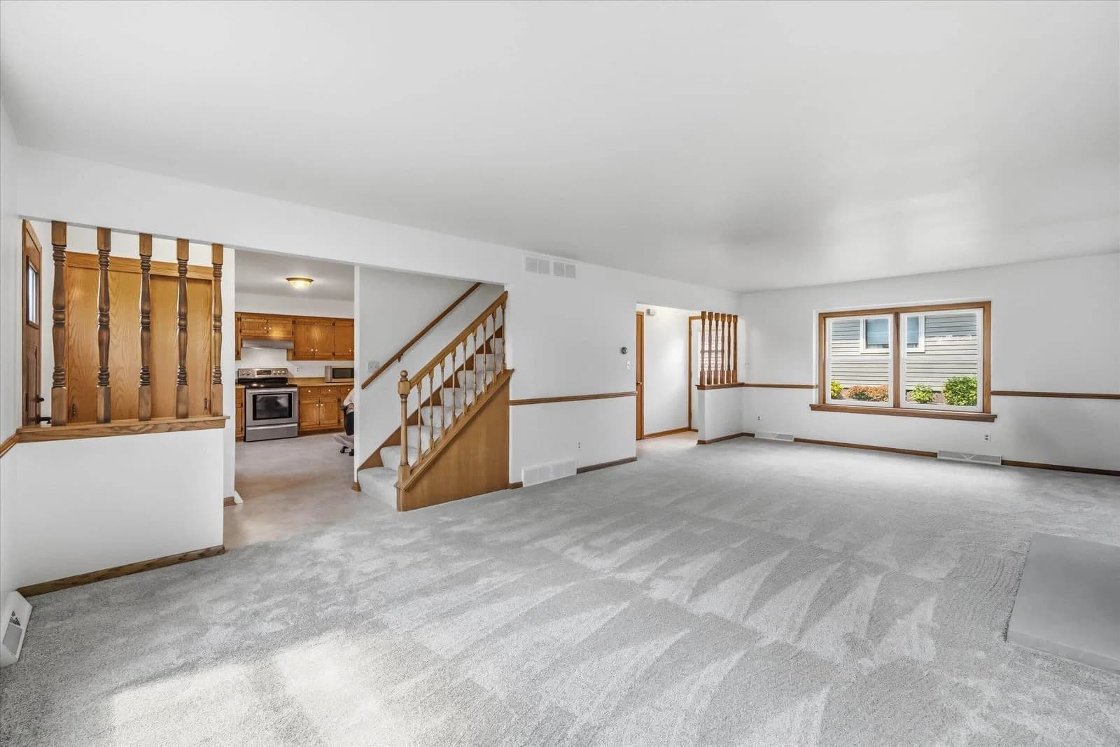 Photo 4 of 540 Norport Dr