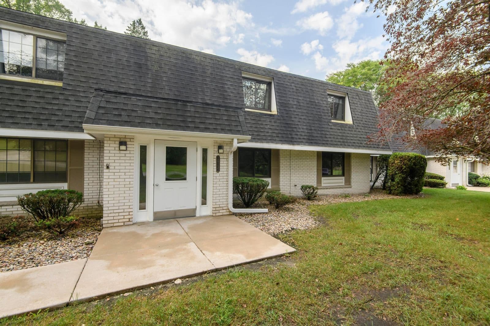 Photo 4 of 20155 Independence Dr