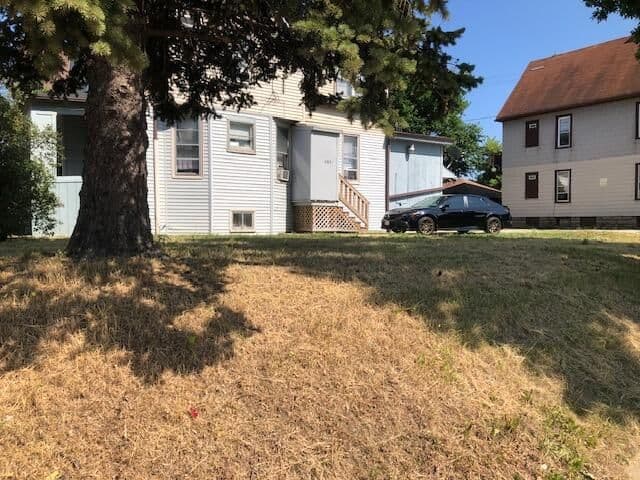 Photo 3 of 3925 Greenfield