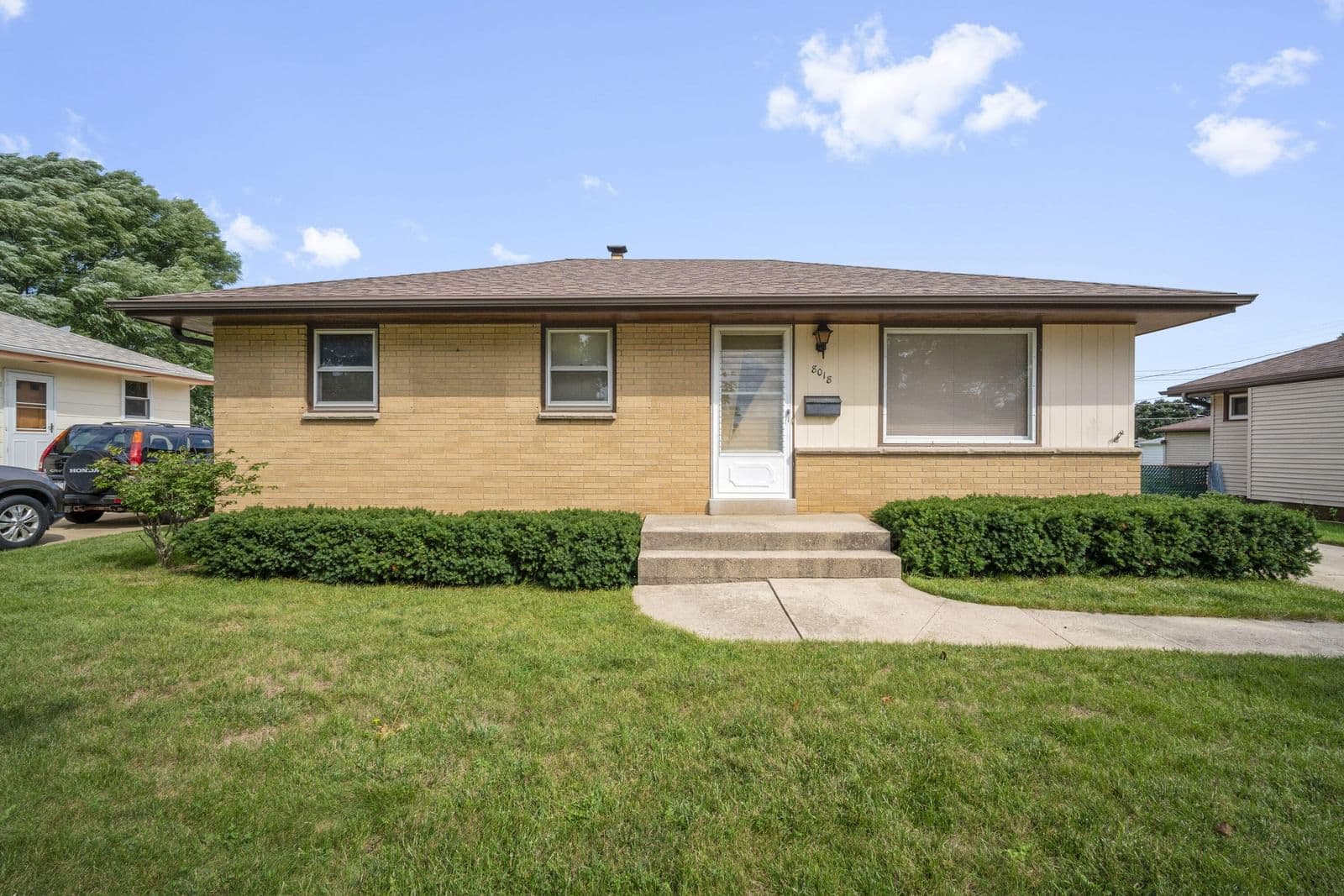 8018 Tesch, Milwaukee, WI