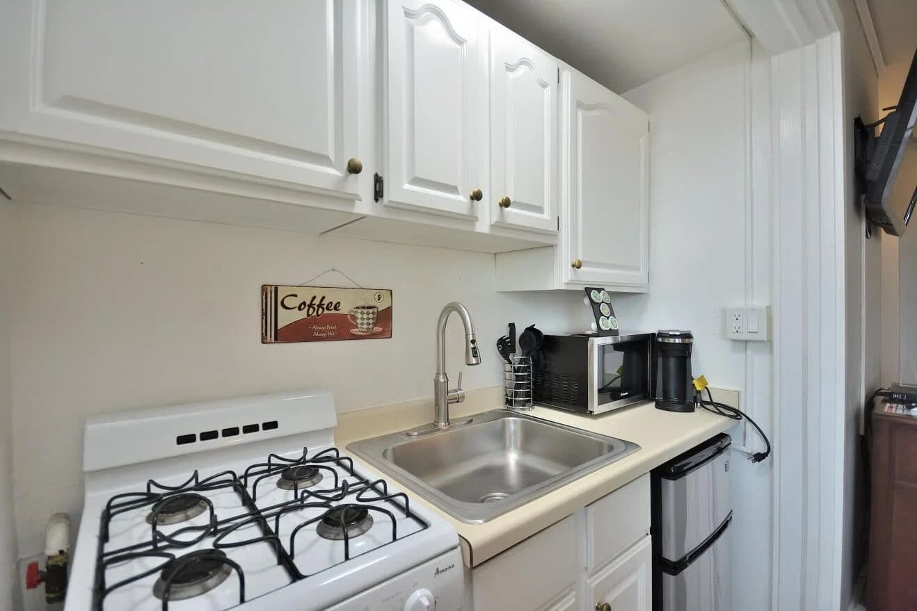 Photo 5 of 1028 Juneau Ave