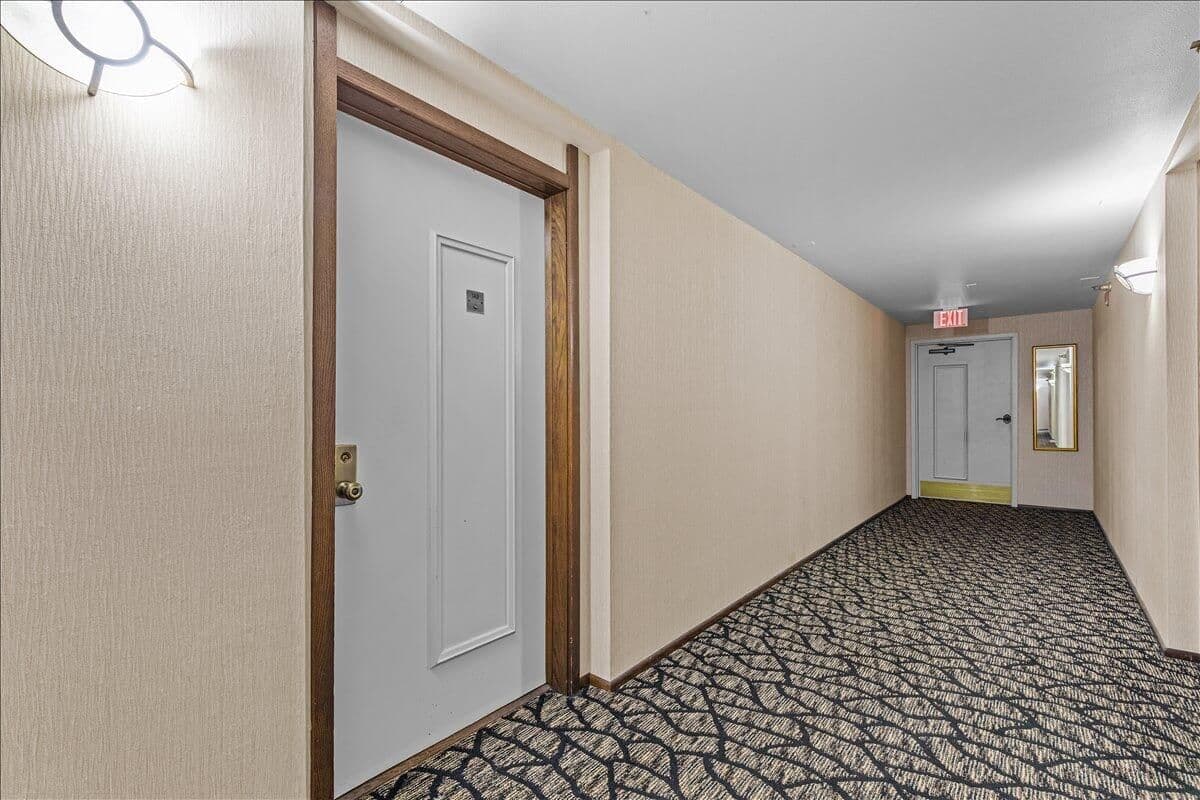Photo 5 of 1906 Shorewood Blvd