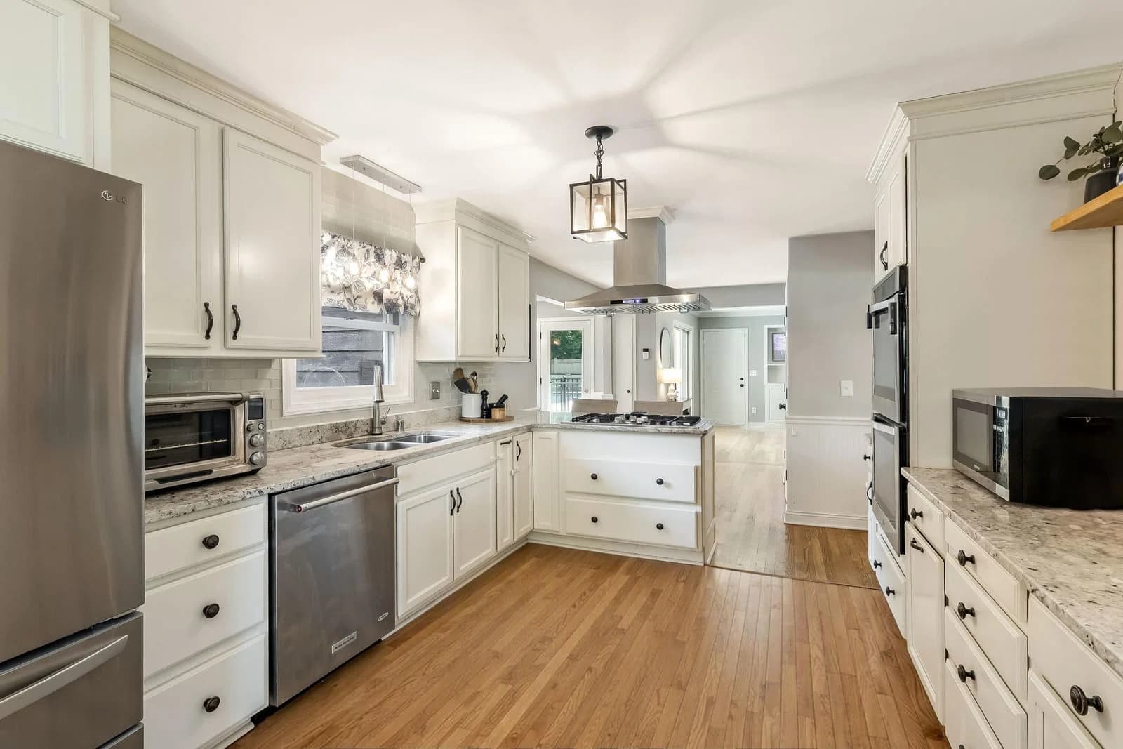 Photo 4 of 11550 Meadowbrook Dr