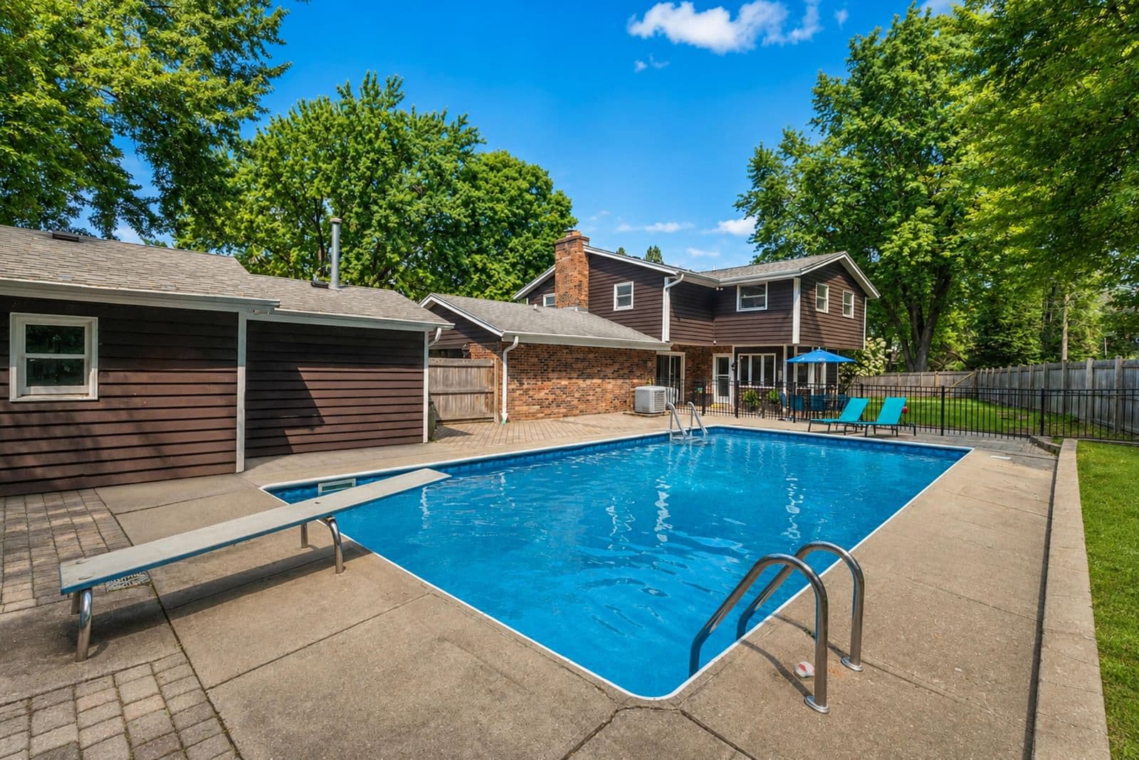 11550 Meadowbrook Dr