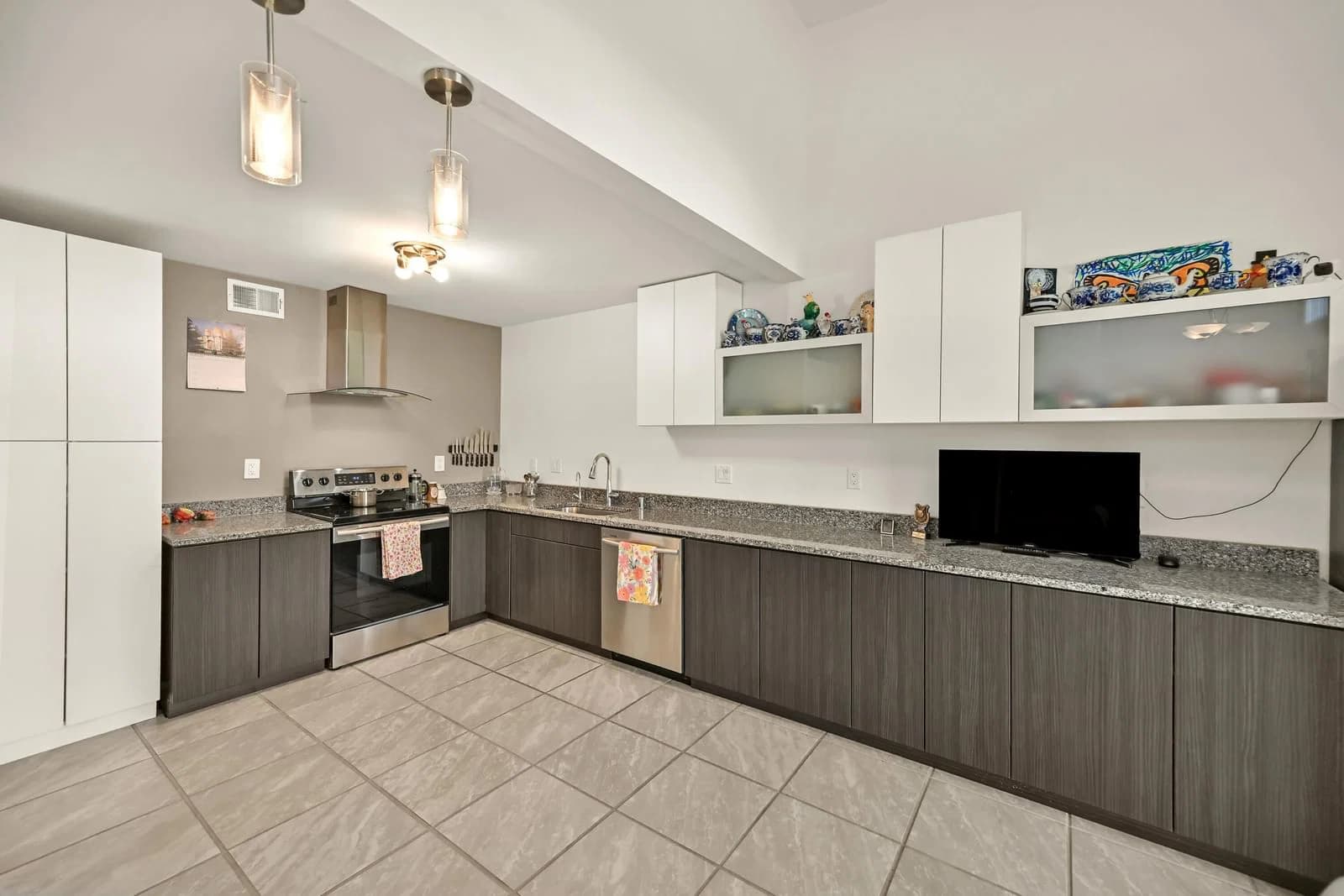 12975 Colony Dr