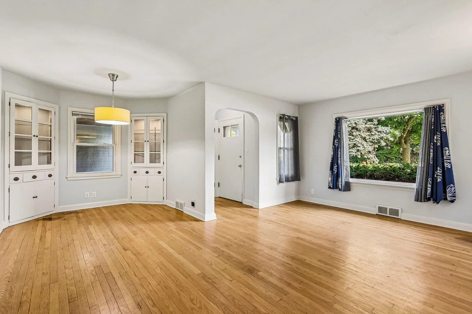 Photo 5 of 1011 Silver Spring Dr