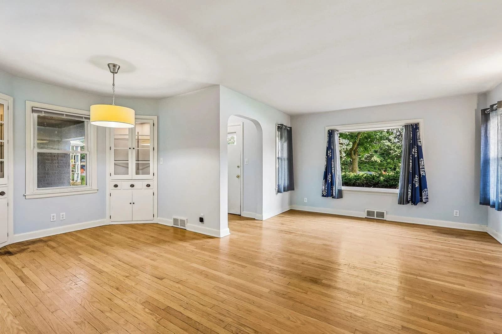 Photo 4 of 1011 Silver Spring Dr