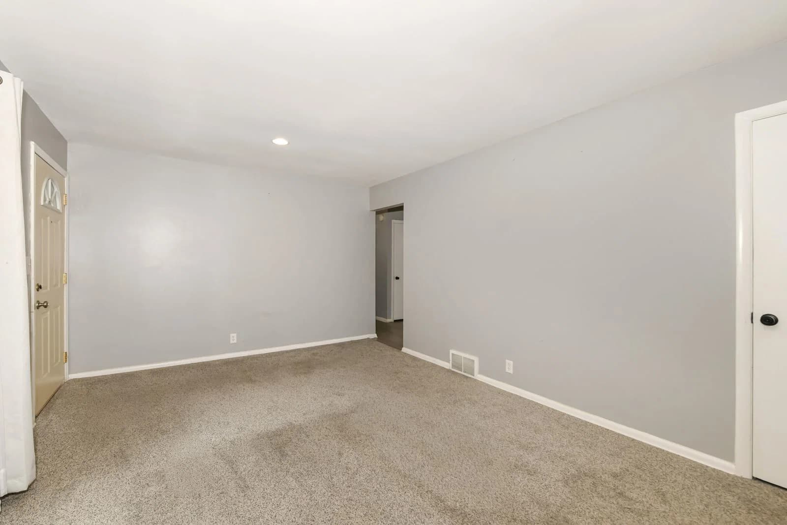 Photo 4 of 10945 Jeffrey Ln