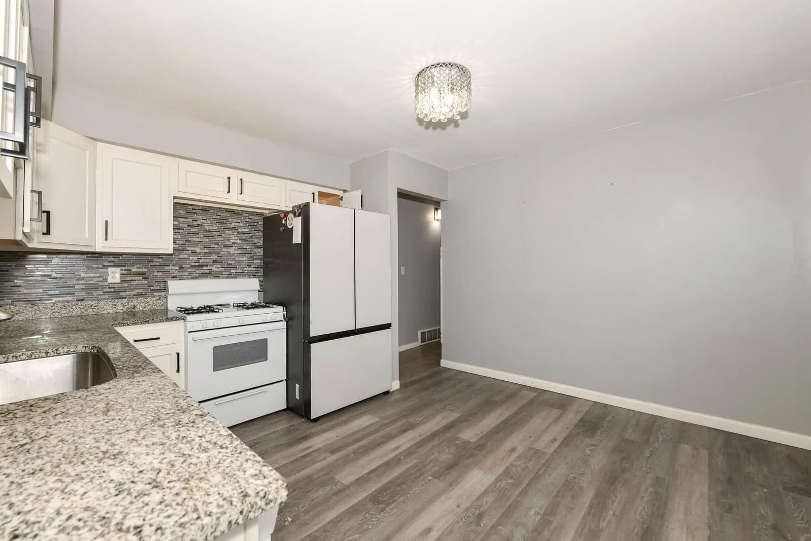 Photo 5 of 10945 Jeffrey Ln