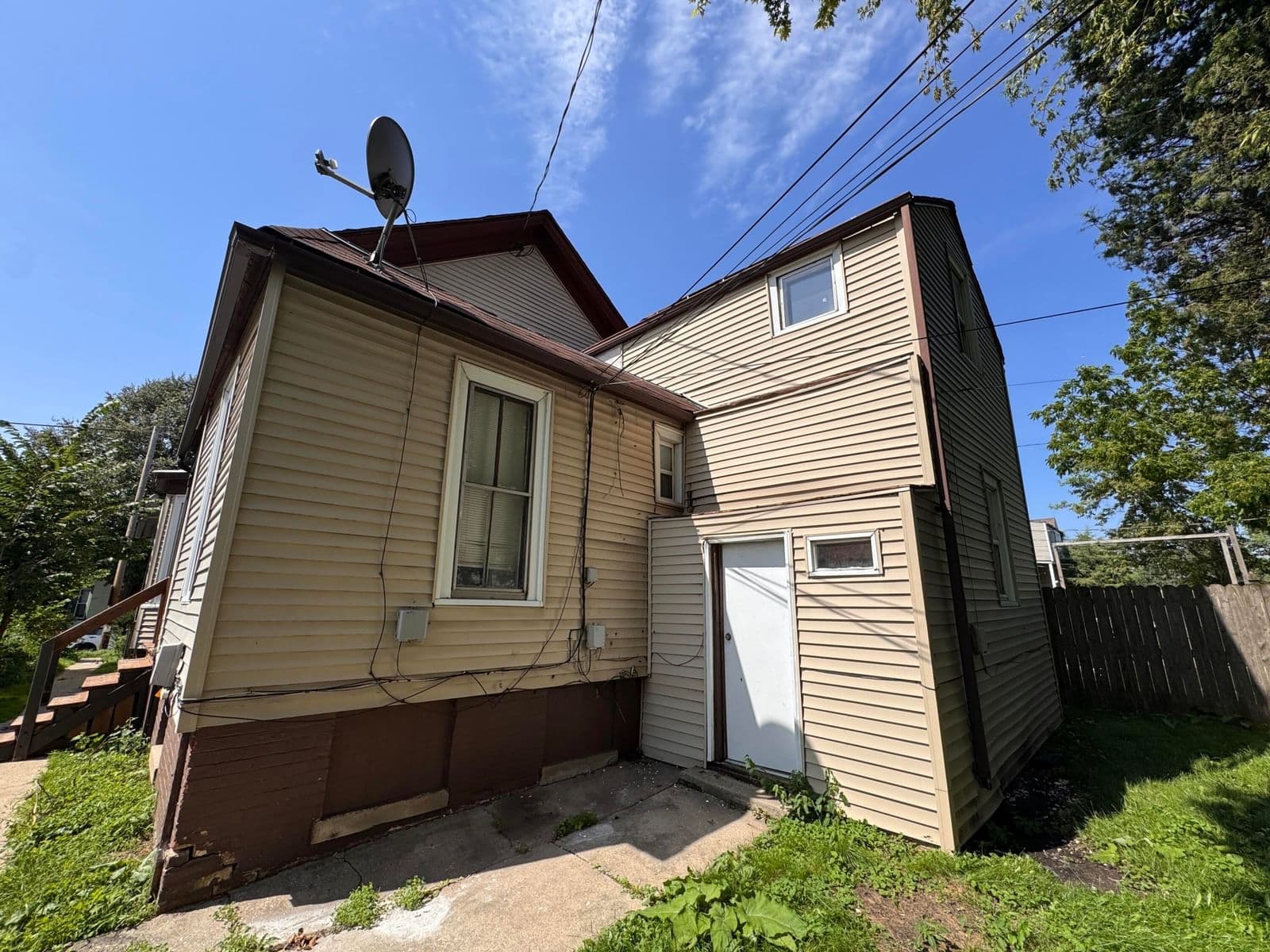 Photo 4 of 2232 Allis St
