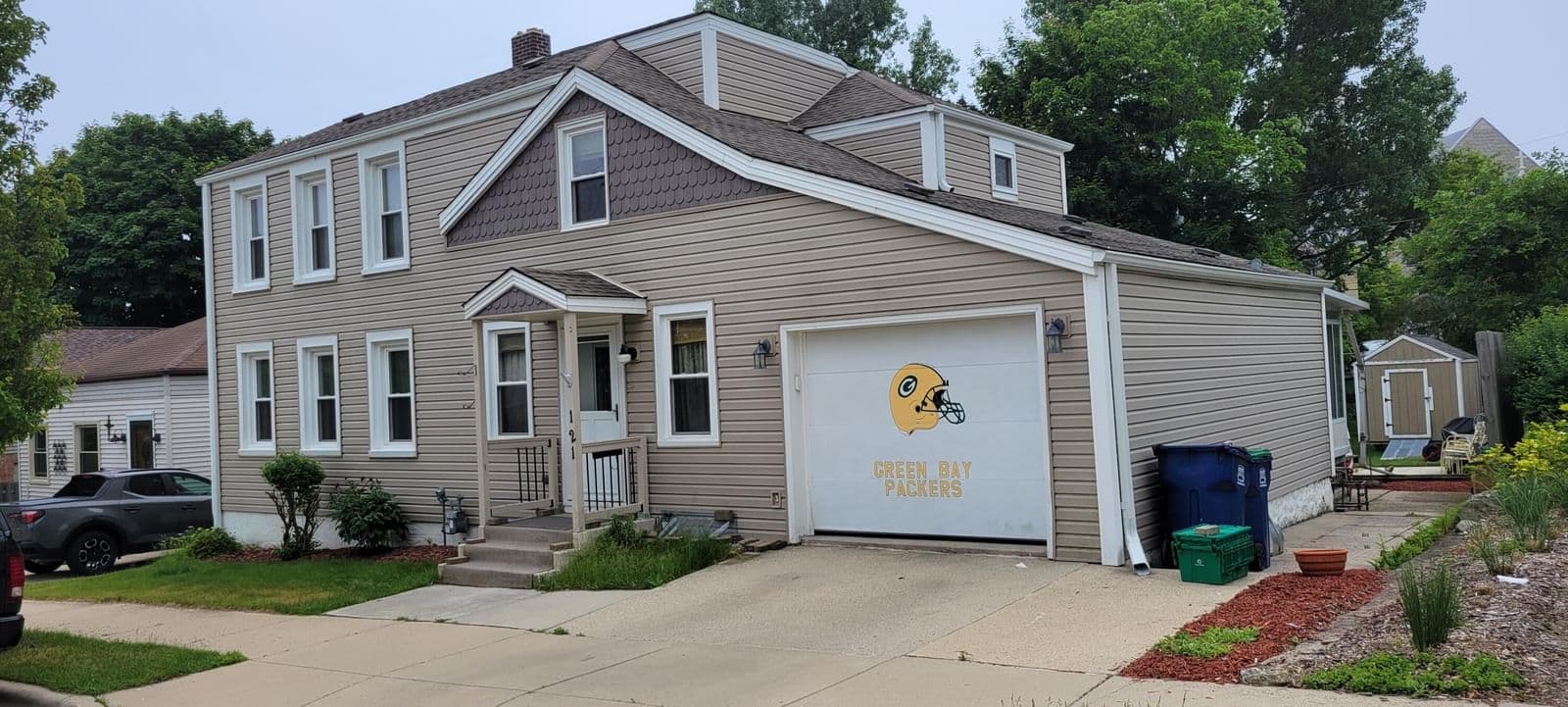 121 NE Woodruff St