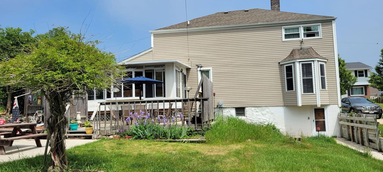 121 NE Woodruff St