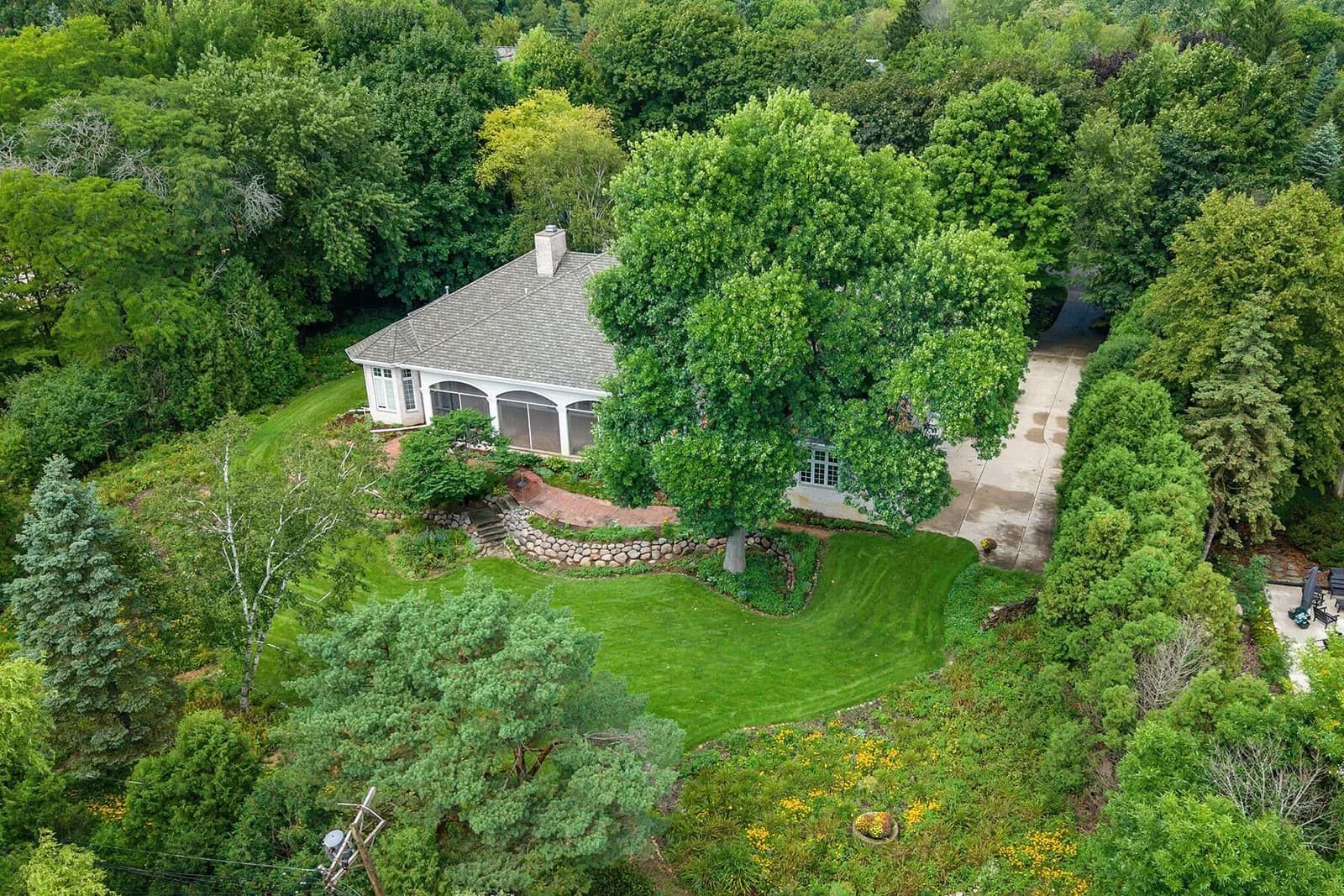 Photo 5 of 14425 Westover Rd