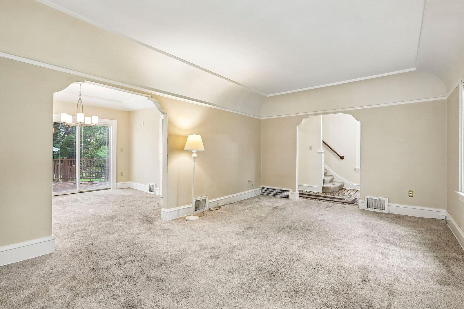 Photo 4 of 5945 Shoreland Ave