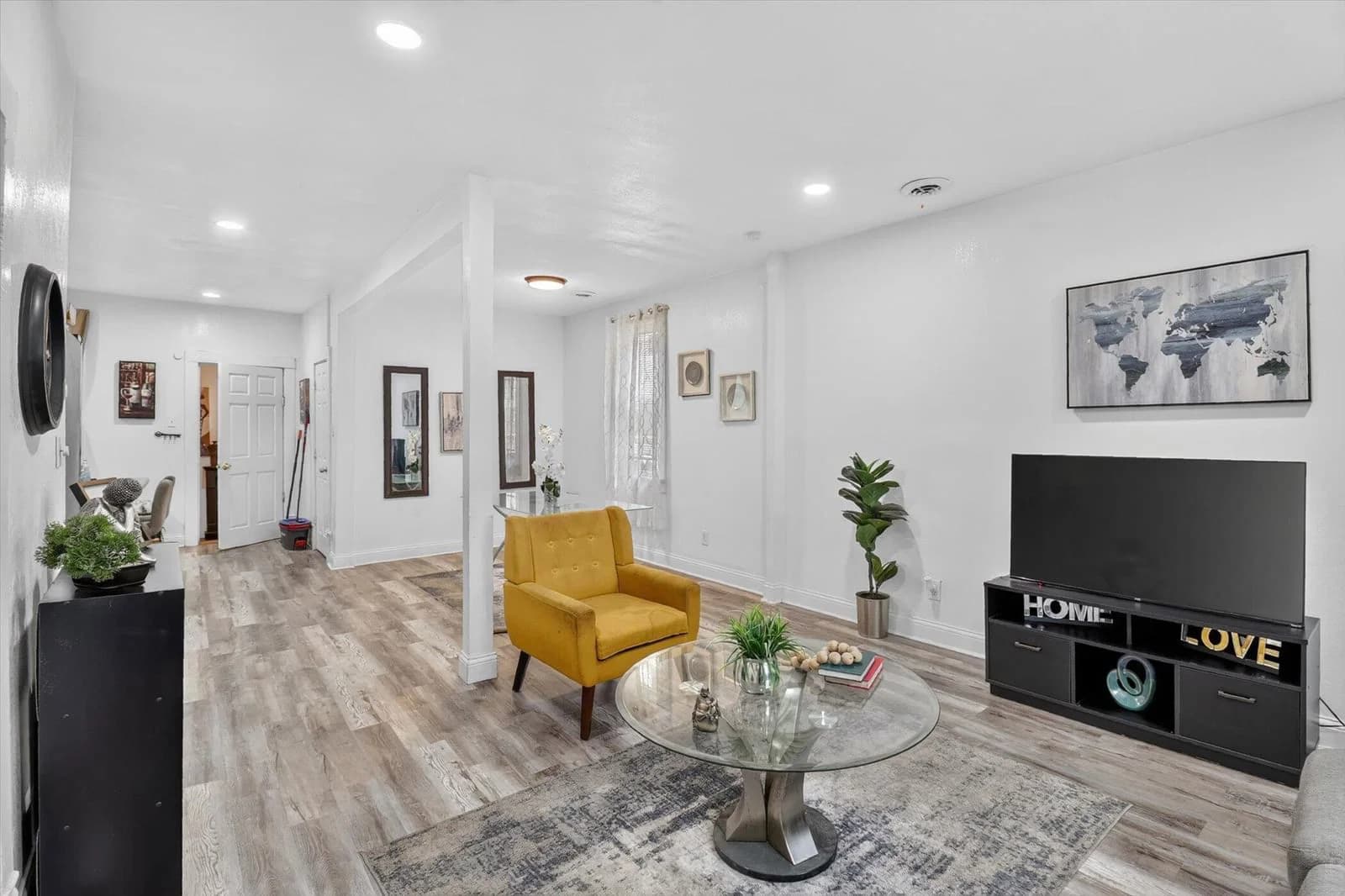 Photo 5 of 2633 3rd St