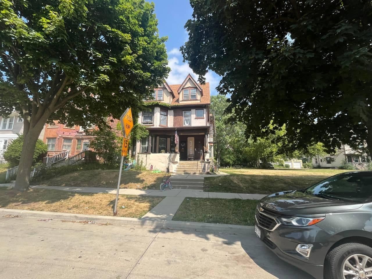 Photo 2 of 2632 2nd