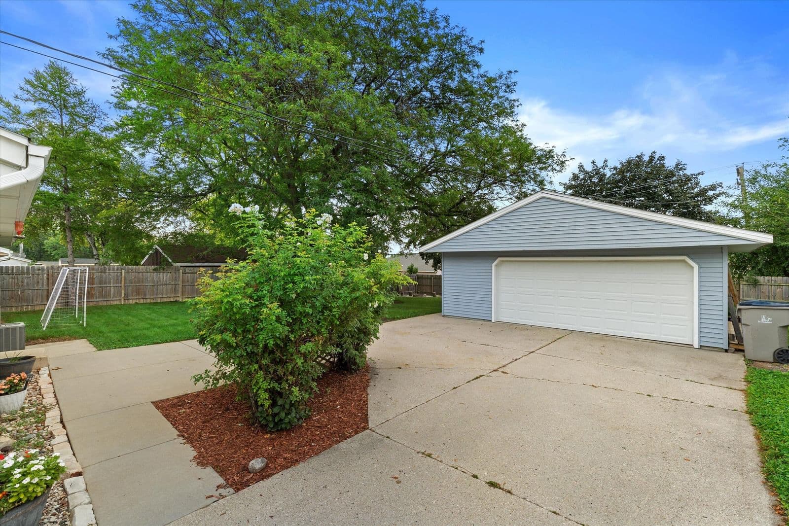 Photo 5 of 10425 Terra Ave