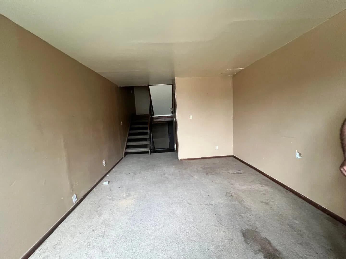 8911 Swan Rd