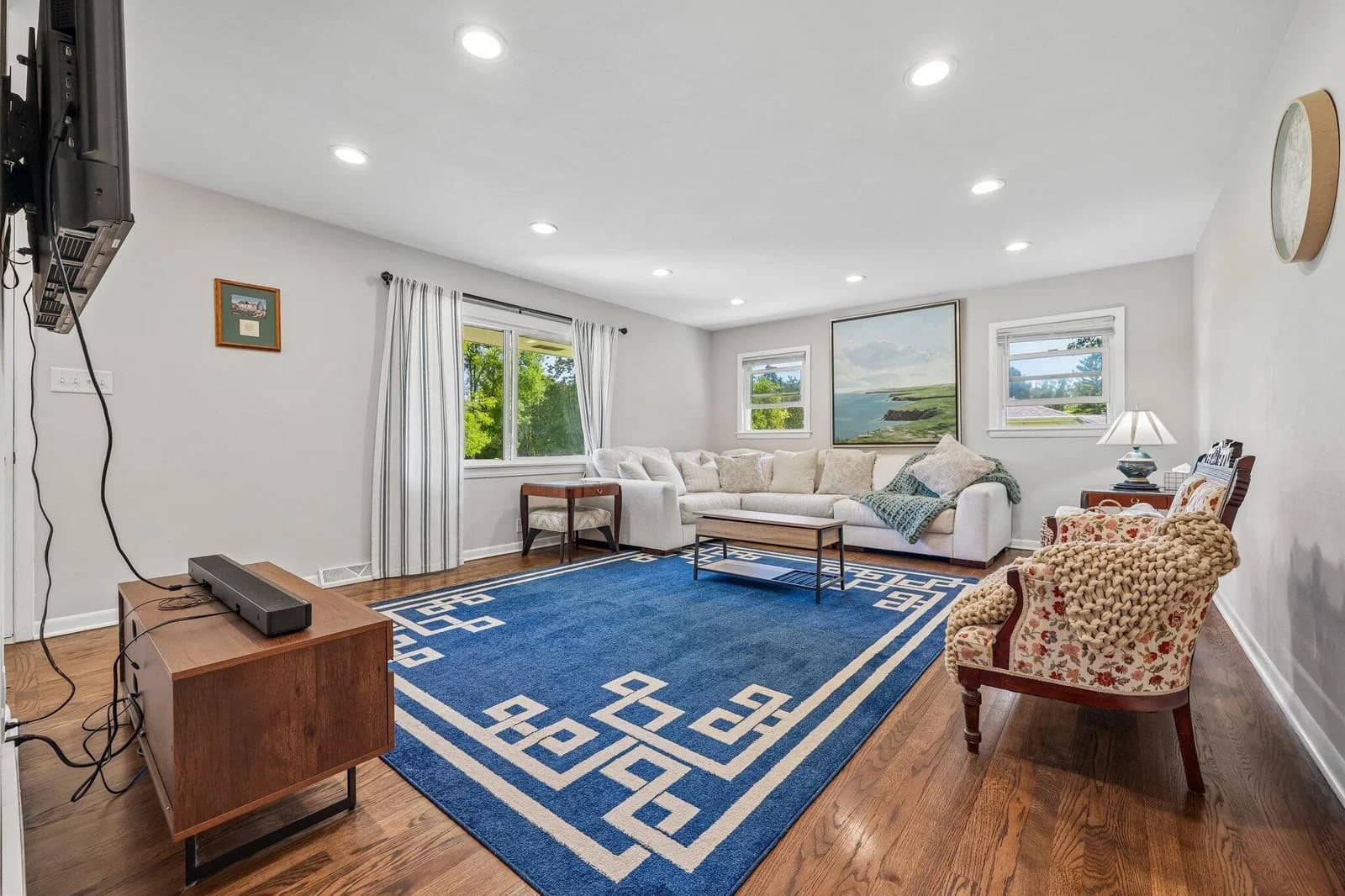Photo 4 of 10043 Greenview Dr
