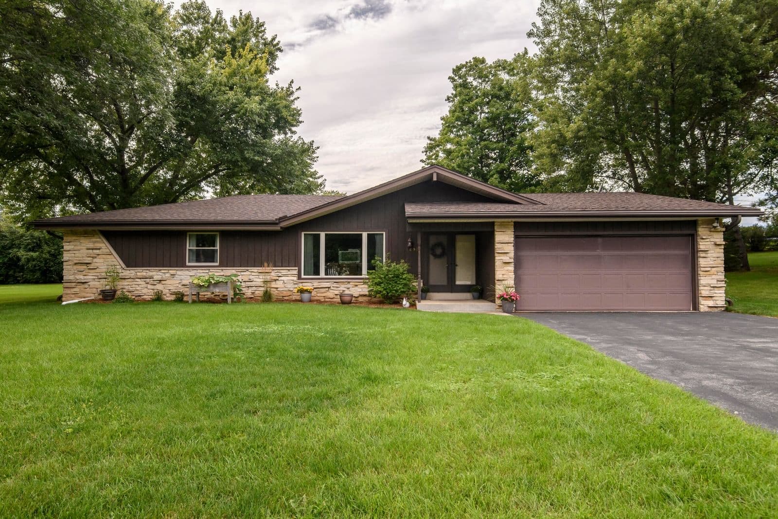4695 Wessex Dr