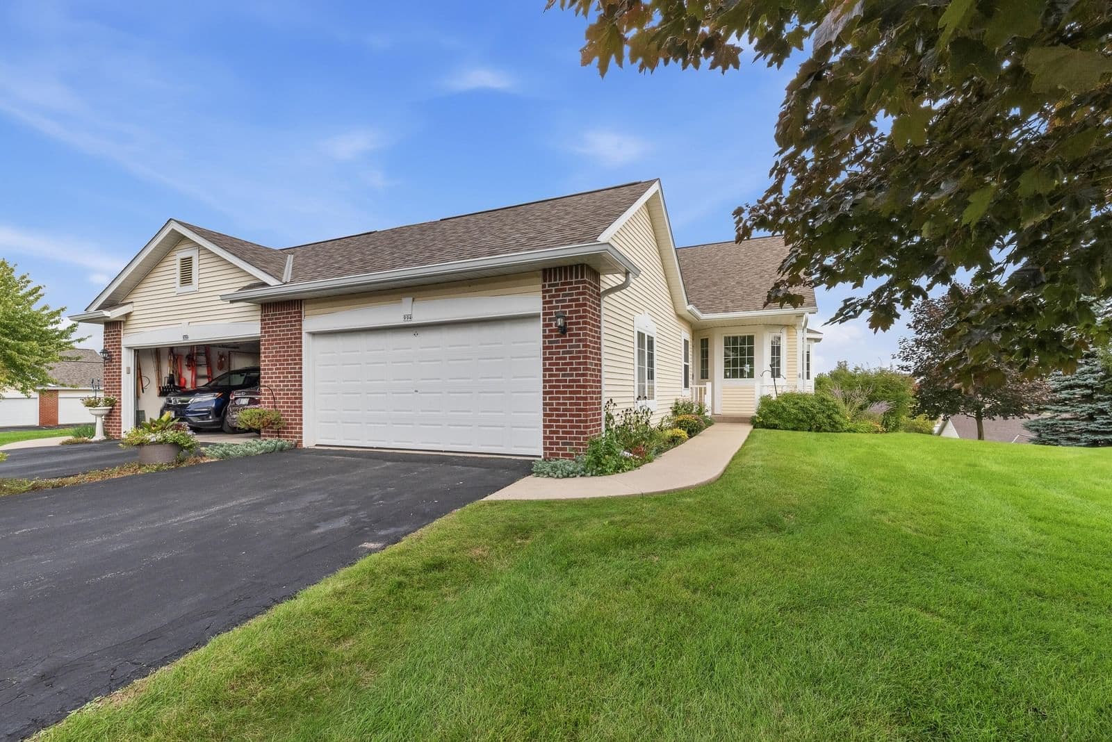 994 Niagara Ct