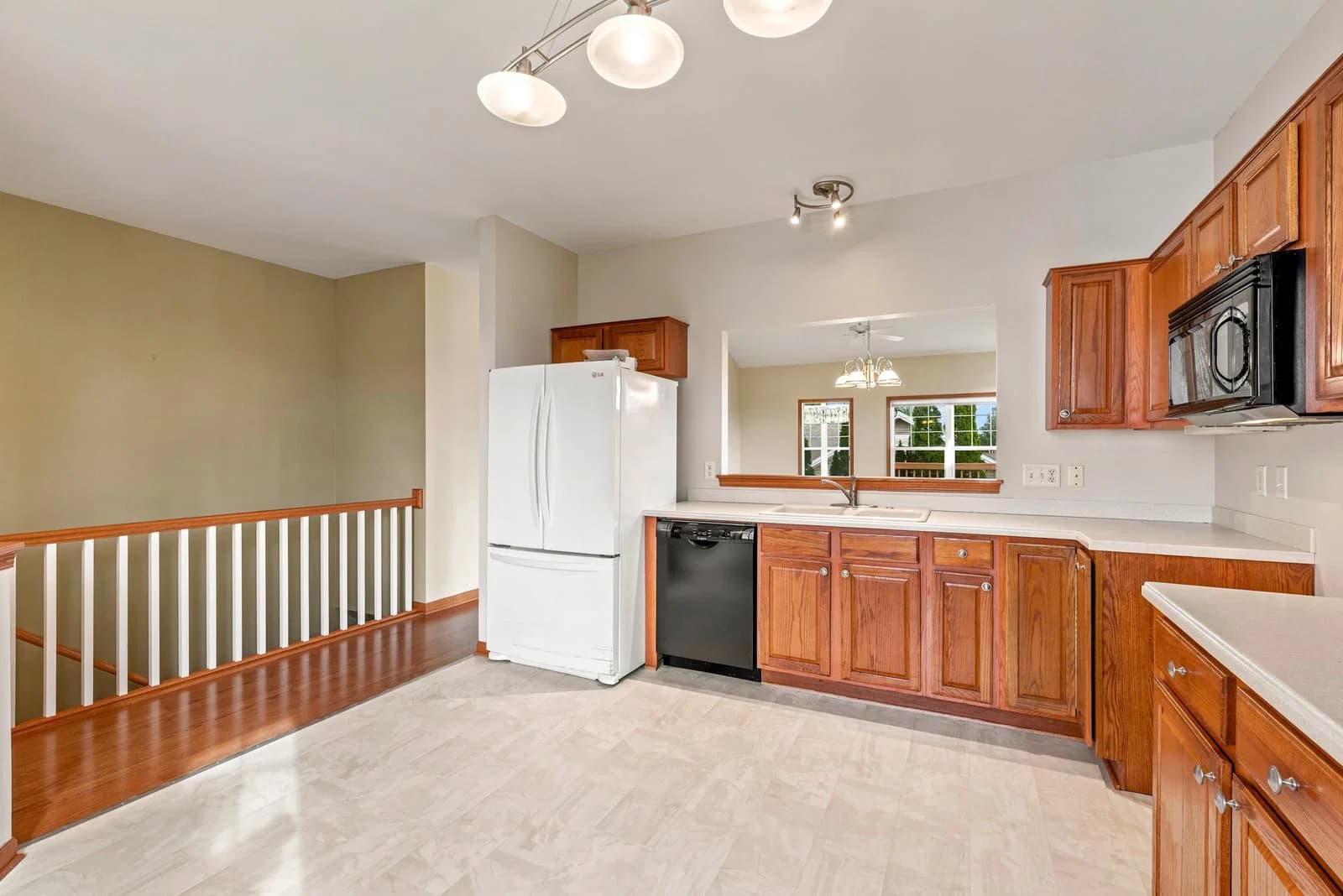 Photo 5 of 994 Niagara Ct