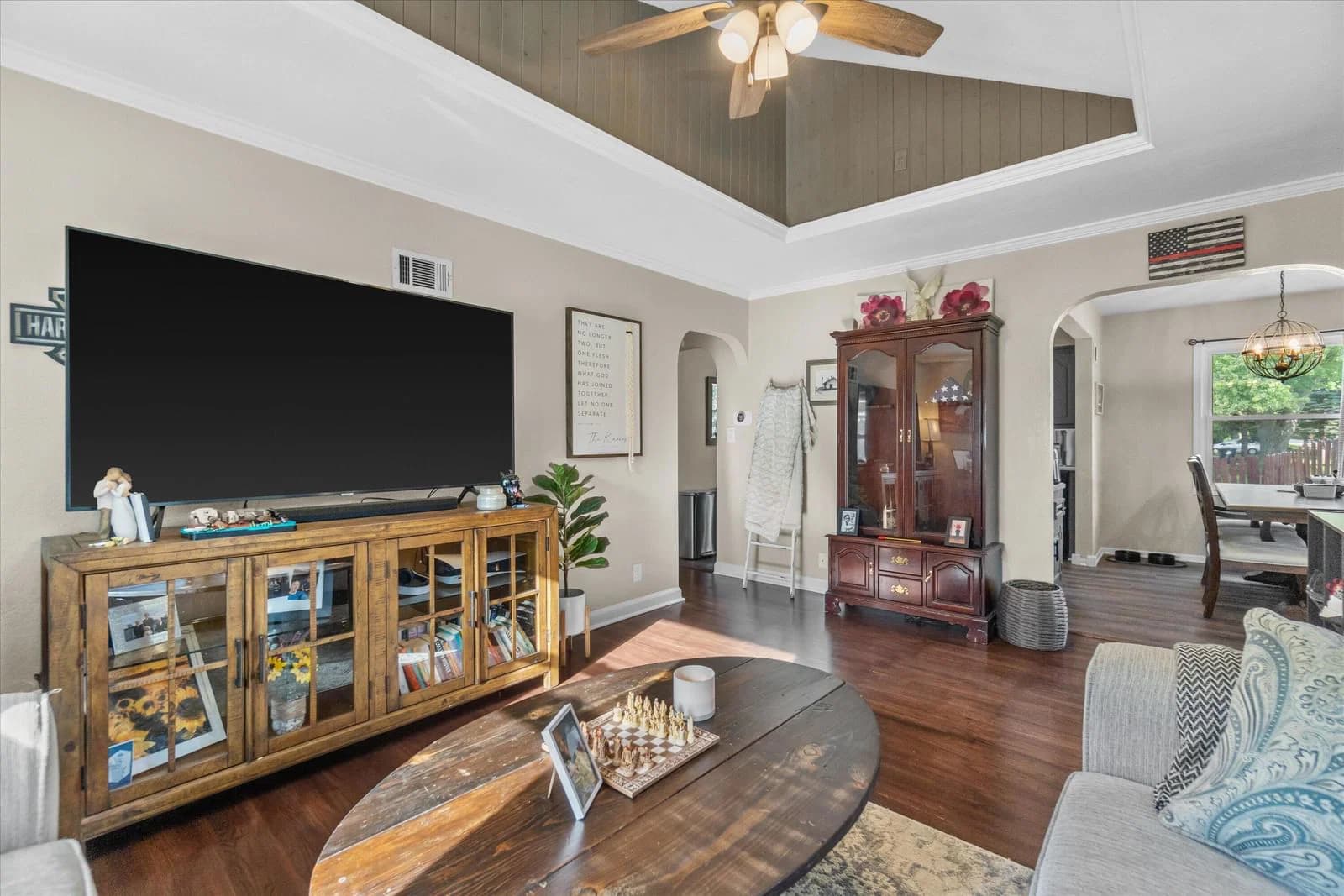Photo 5 of 10506 Villard Ave