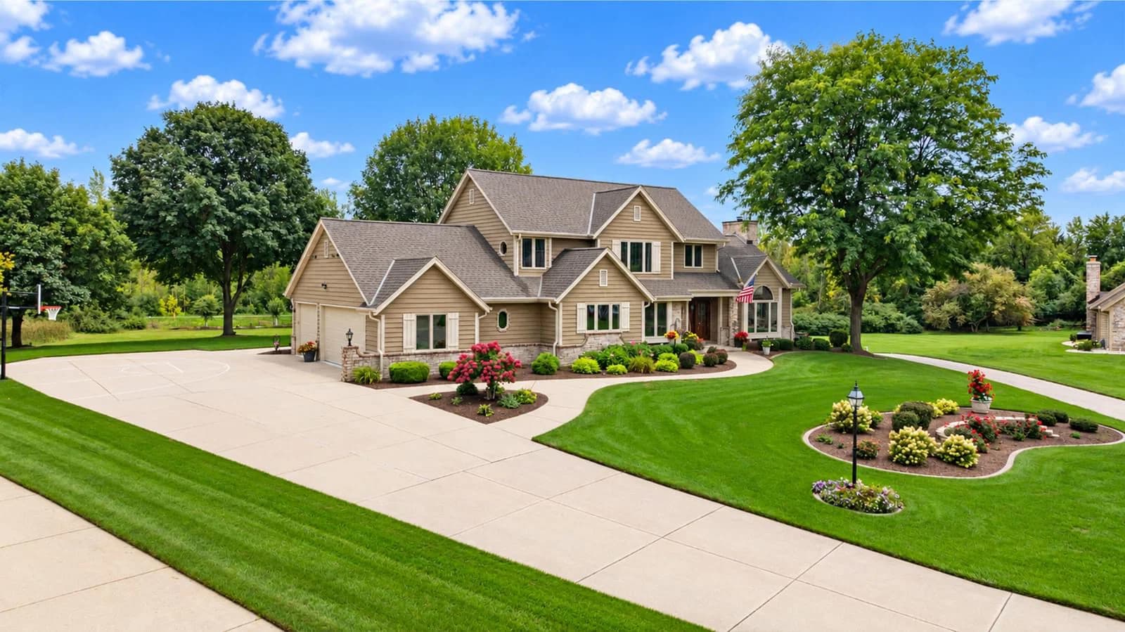 21135 Stratford Ct