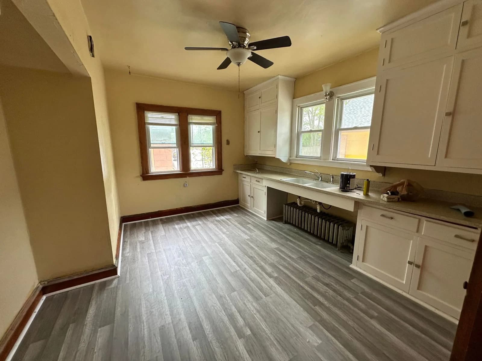Photo 4 of 6221 Thurston Ct