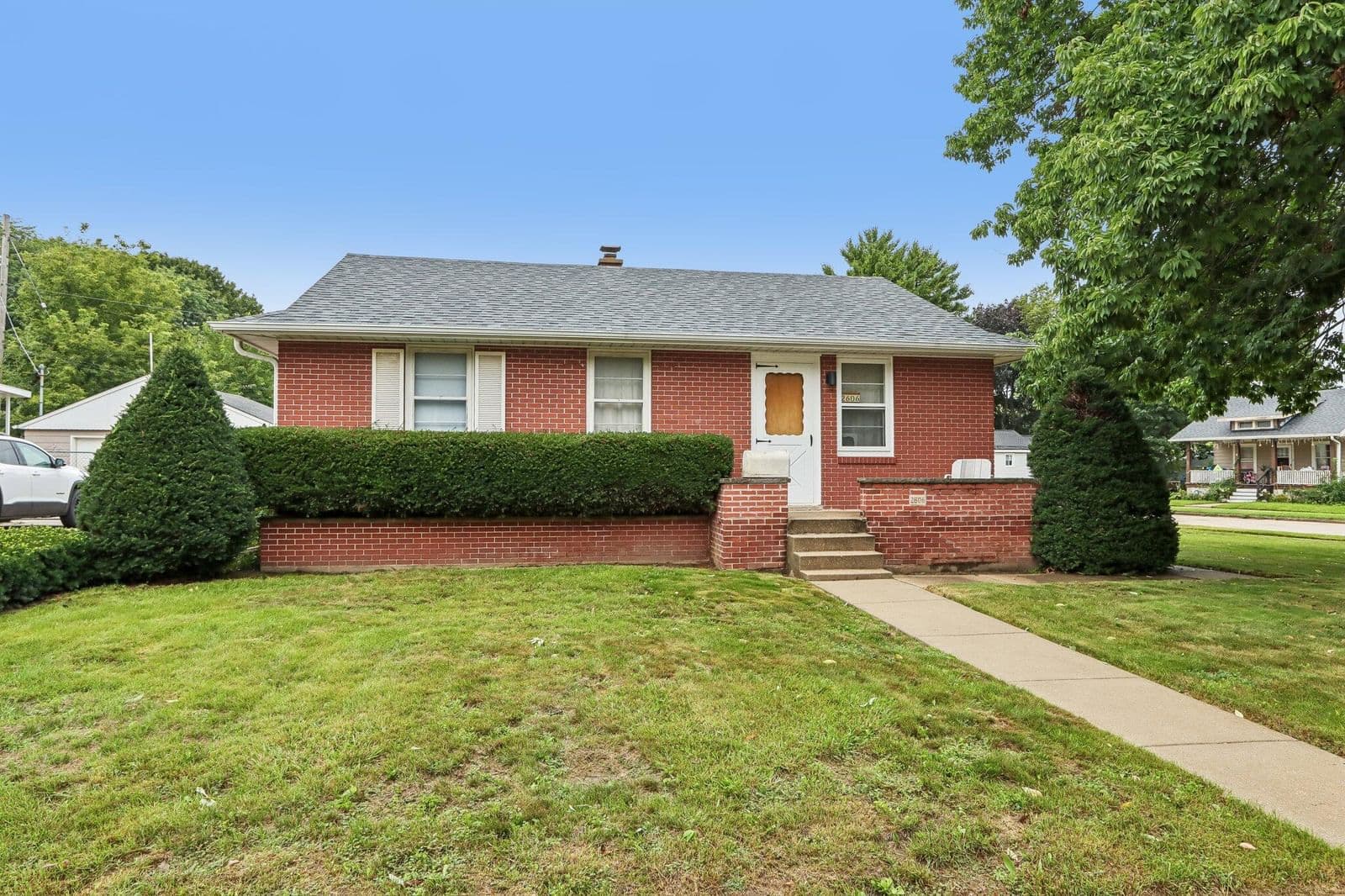 2606 Eisenhower Dr