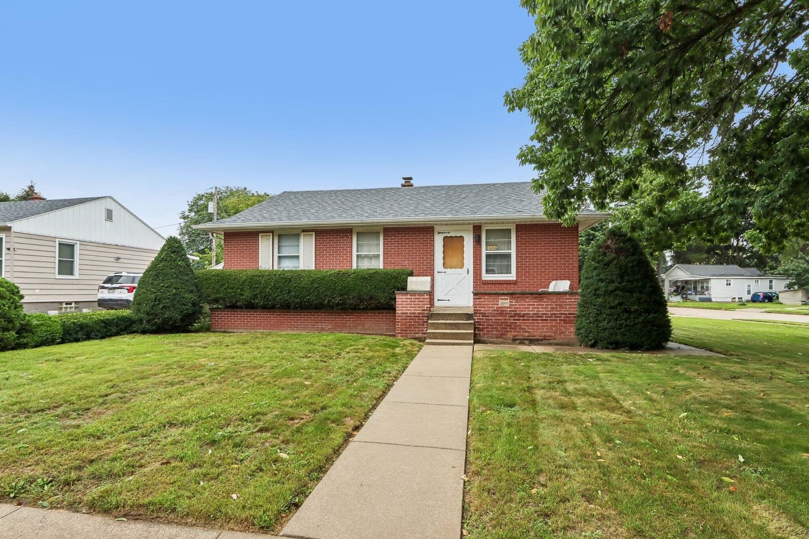 2606 Eisenhower Dr