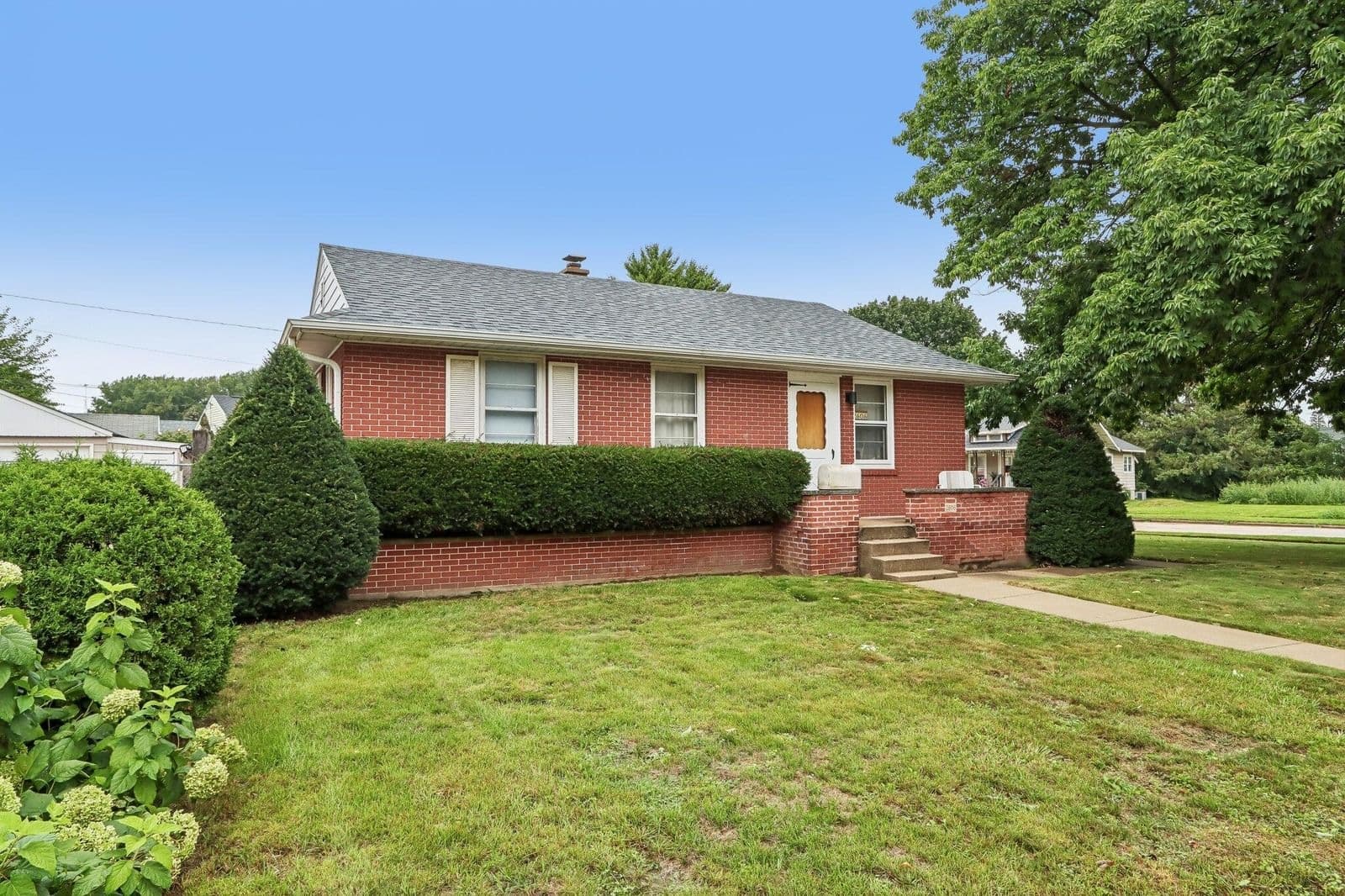 2606 Eisenhower Dr