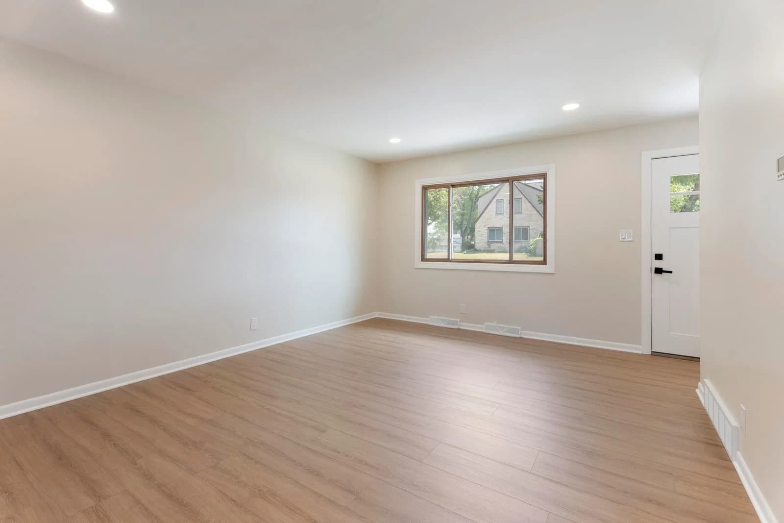 Photo 5 of 164 Uncas Ave