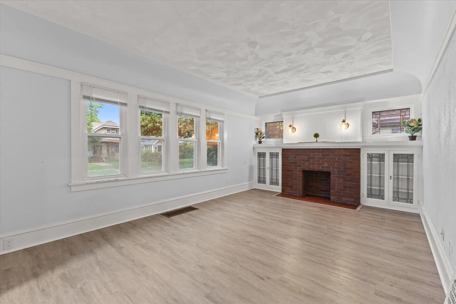 Photo 5 of 2850 46th St
