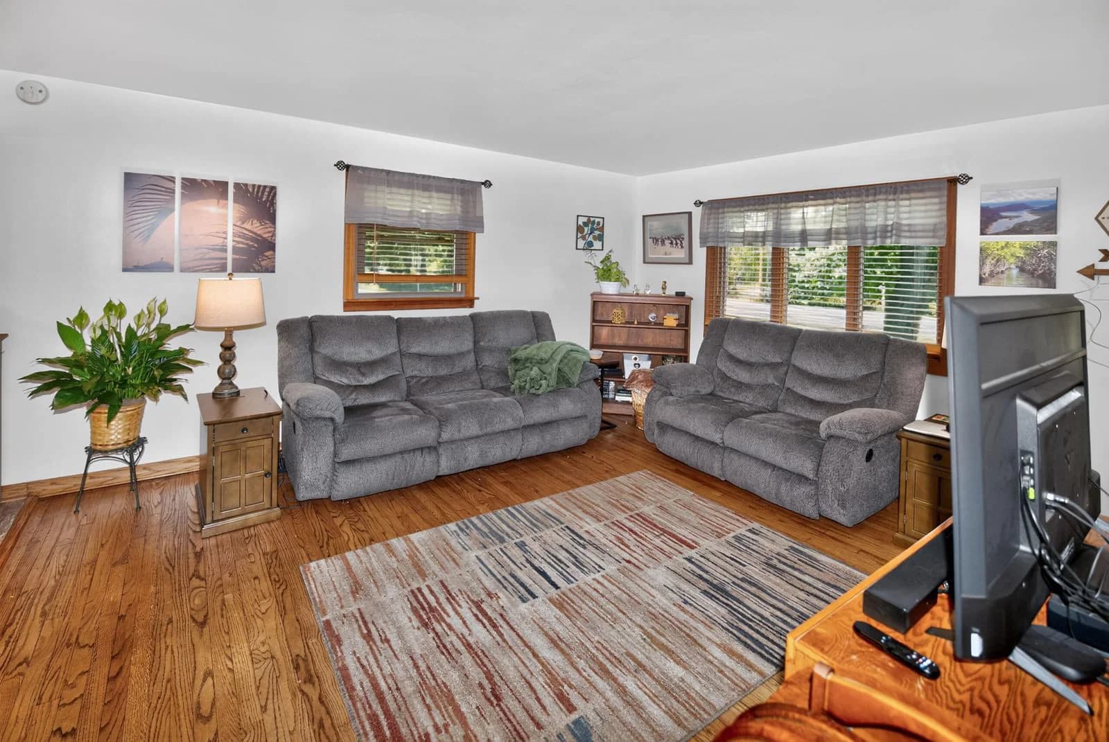 Photo 5 of 10380 Chicago Rd