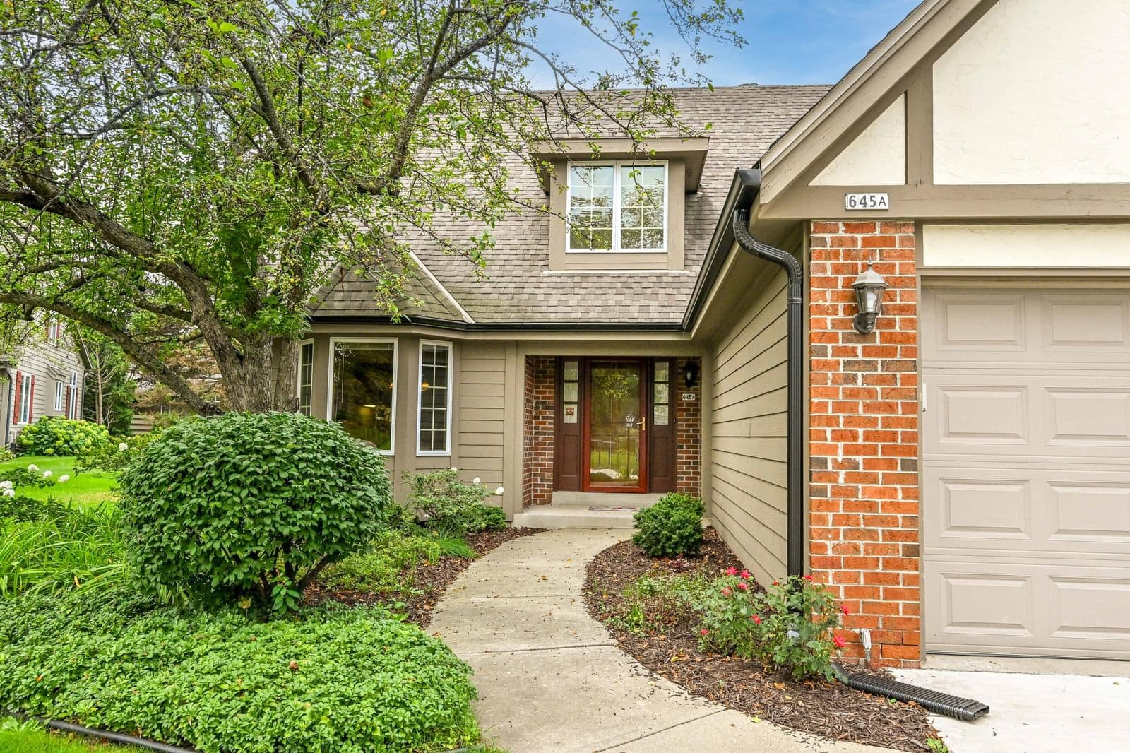 645 Willowick Ct