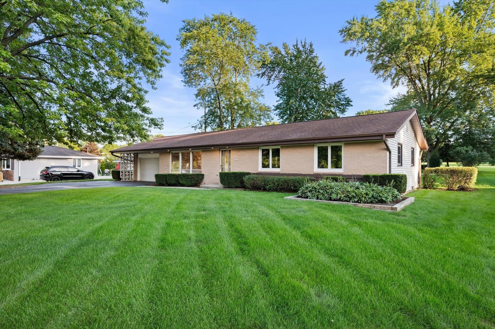 Photo 4 of 1501 Fitzsimmons Rd