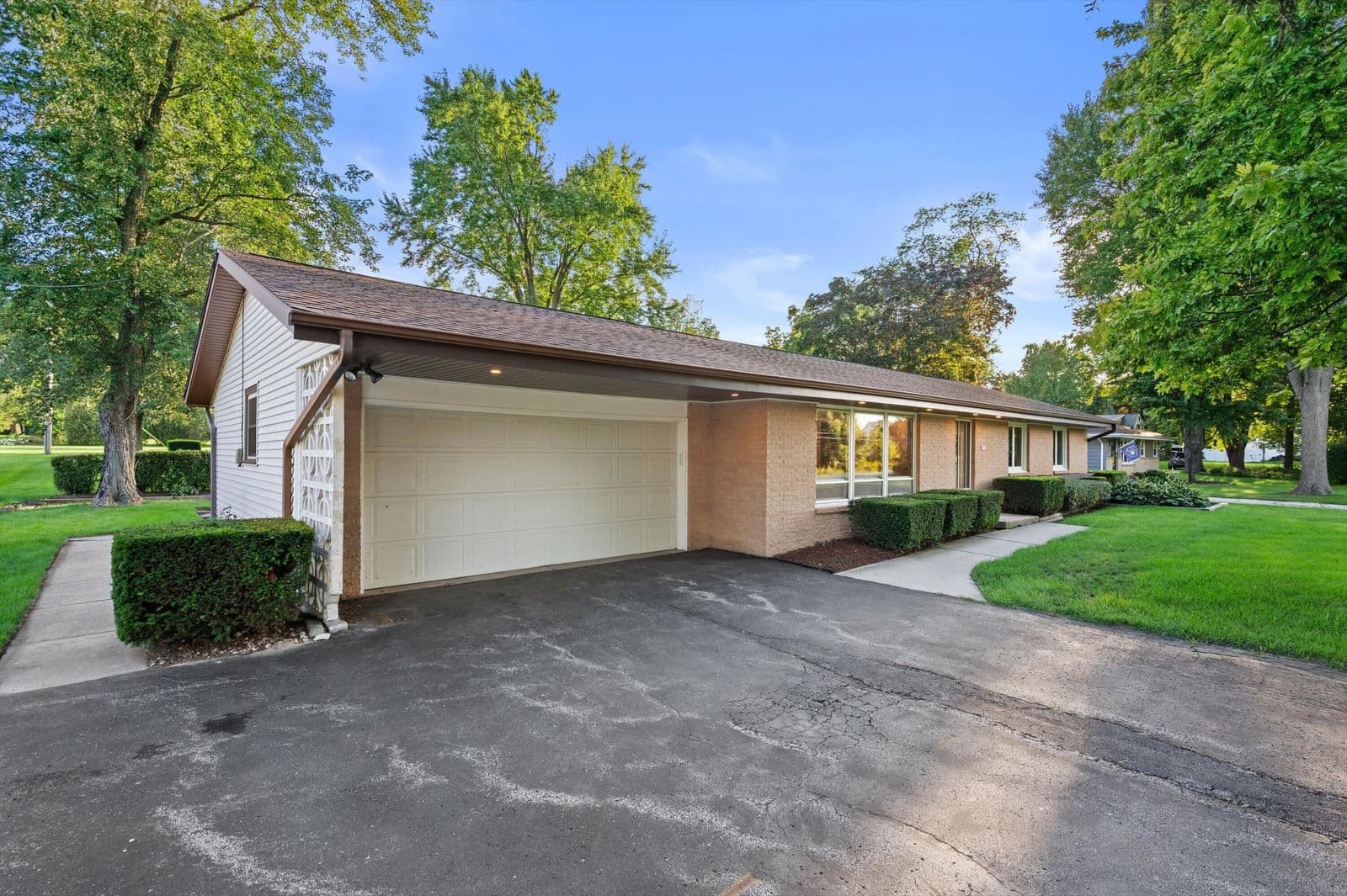 Photo 5 of 1501 Fitzsimmons Rd