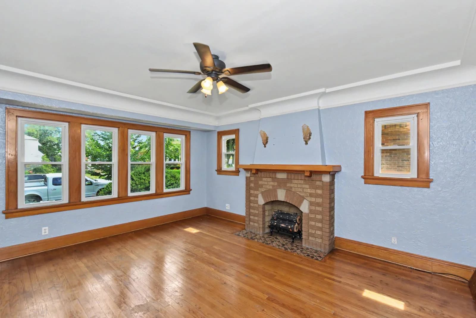 Photo 5 of 3049 45th St