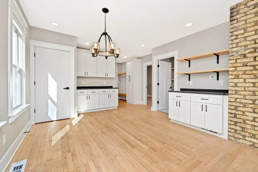 Photo 5 of 3909 Farwell Ave