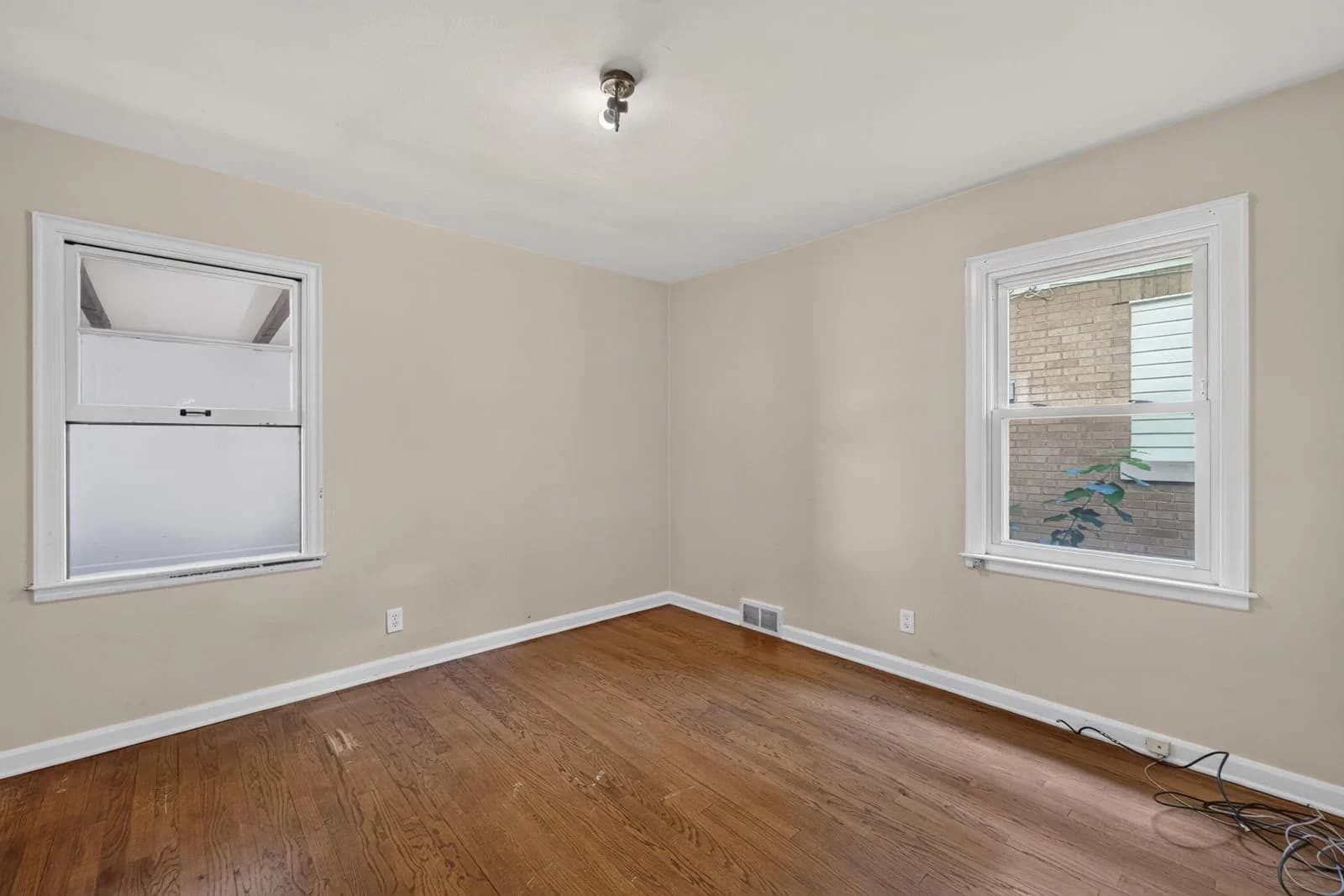 Photo 5 of 1123 Melvin Ave