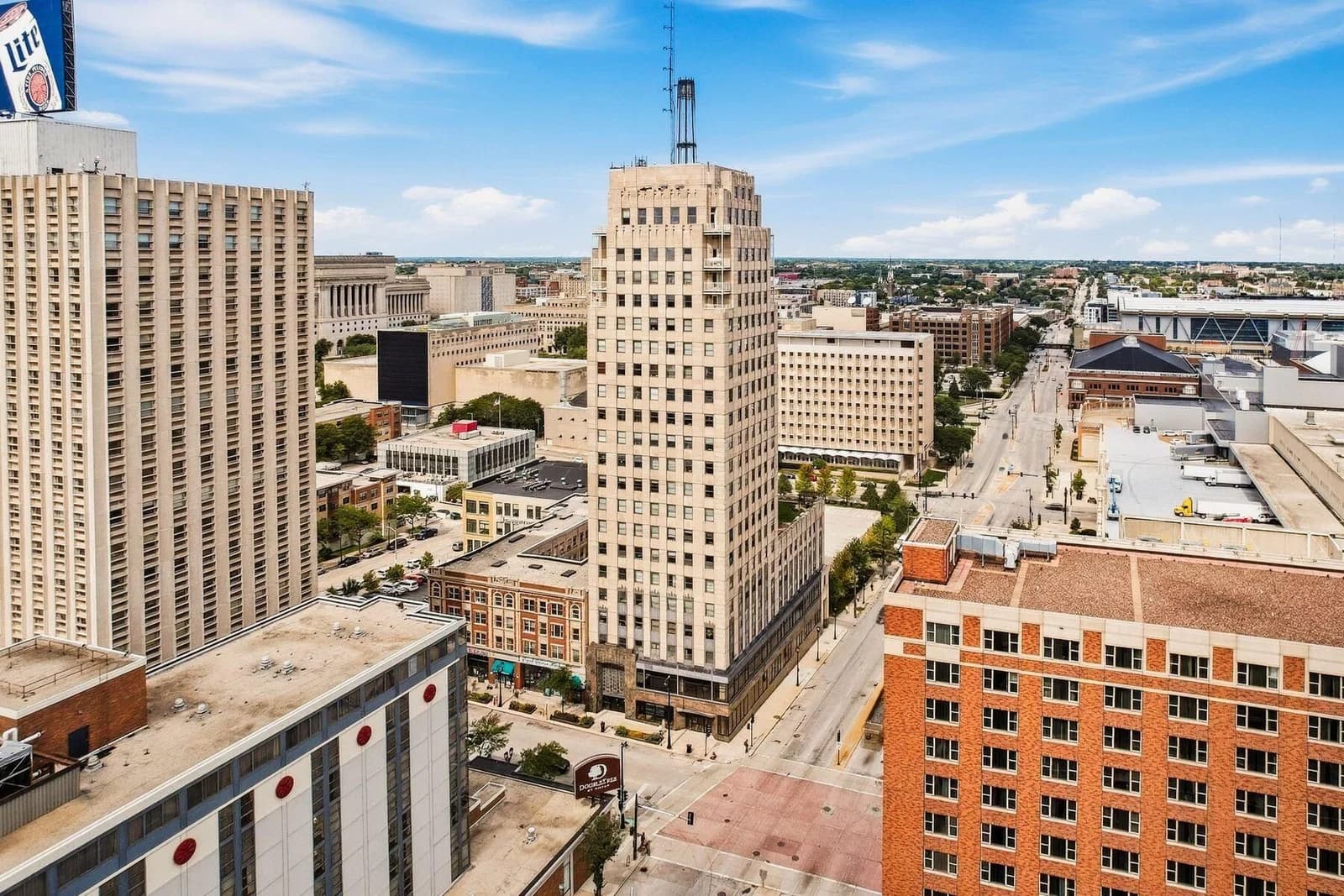 606 Wisconsin Ave