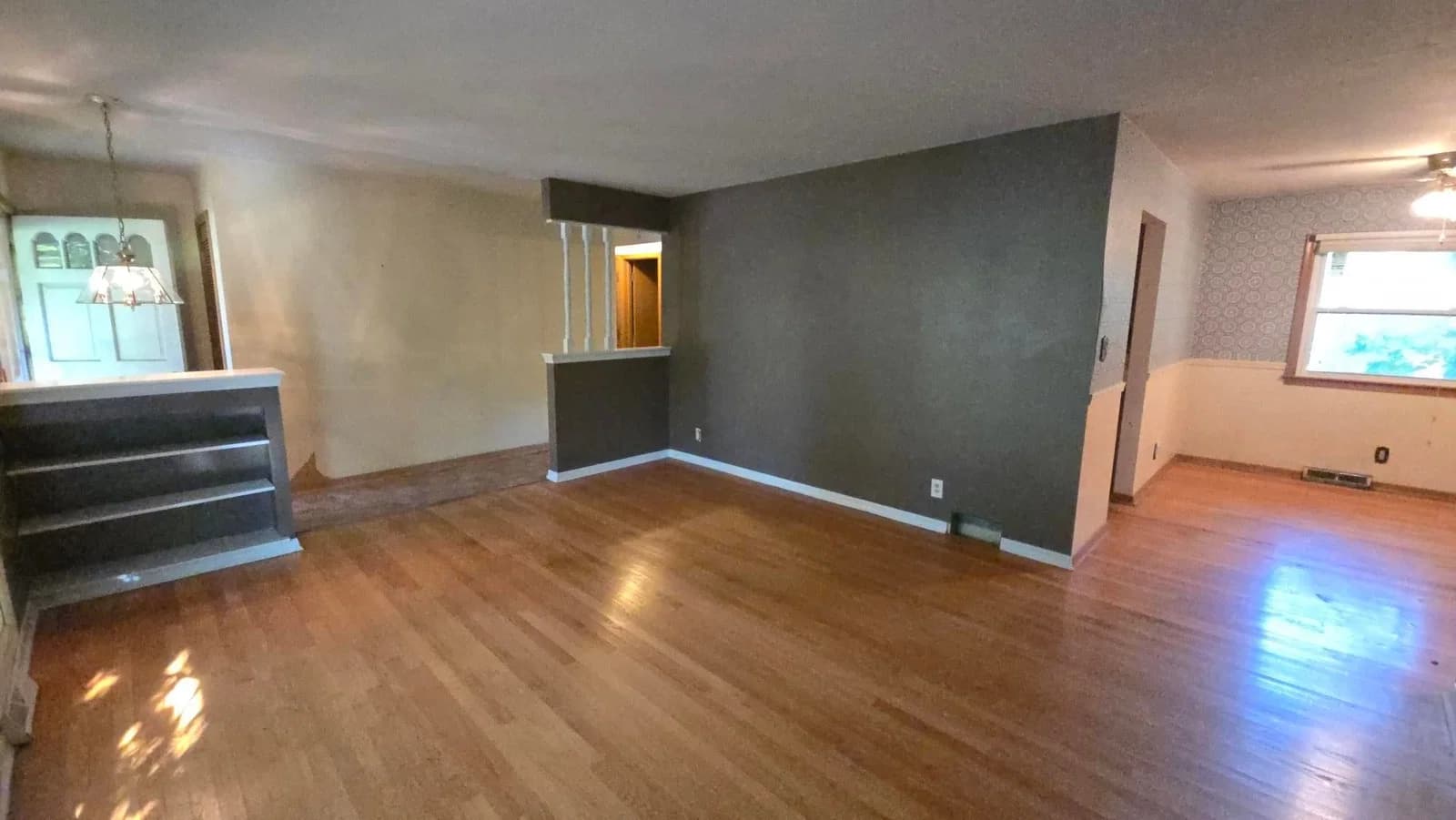Photo 4 of 21670 Clarion Ln